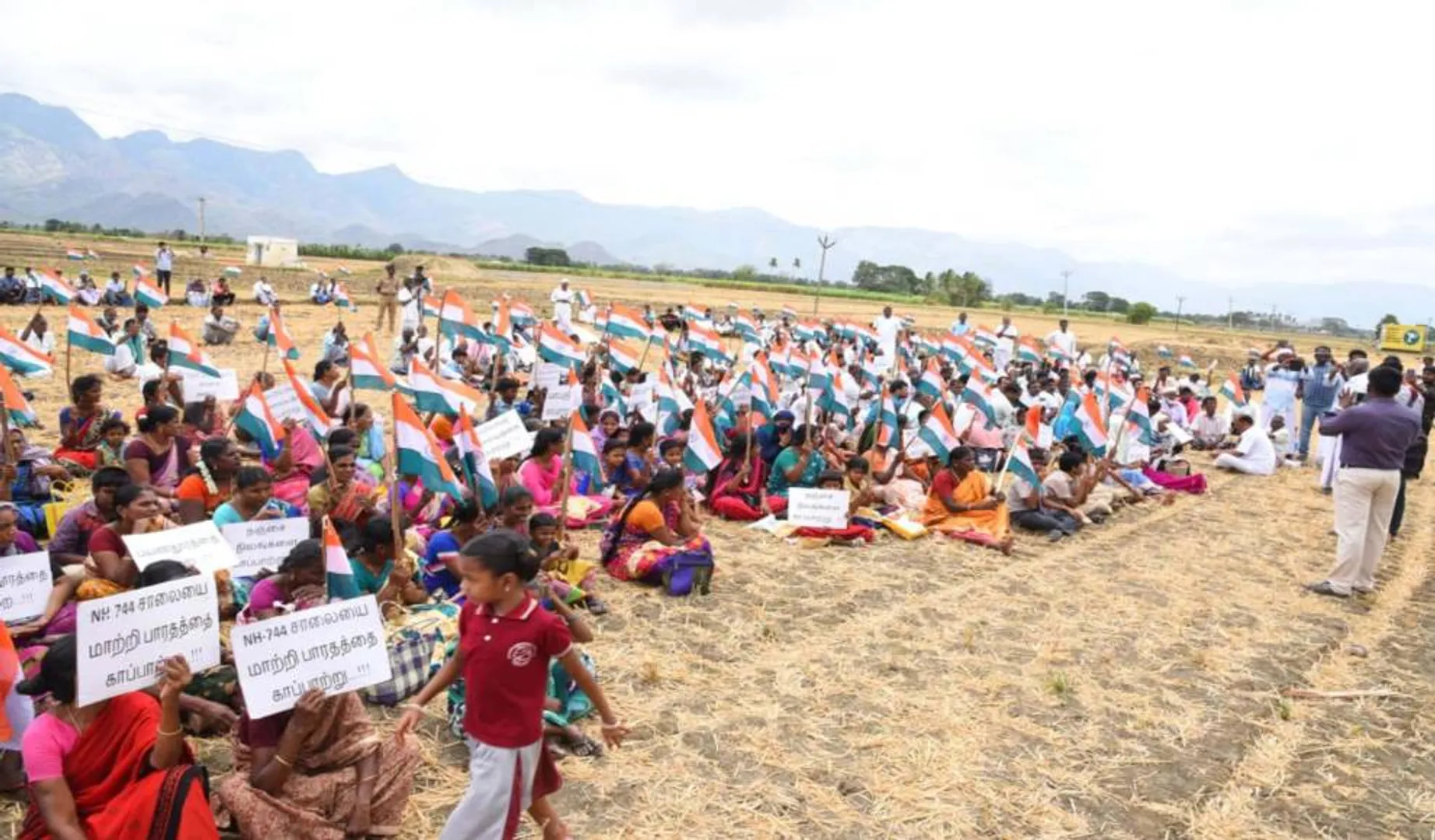 NELLAI DISTRICT FARMERS STRIKE FOR TODAY FOUR ROAD HIGH WAY PROJECT AFFECT IN AGRICULTURE LAND